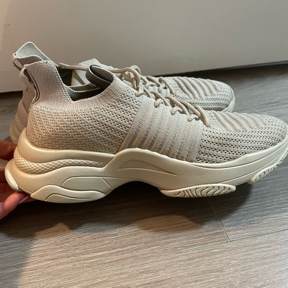 CUSHIONAIRE Apolo- knit sneakers. Size 9.5 in very good condition. - Picture 5 of 5